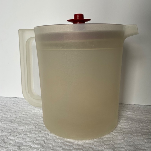 Vintage Tupperware Juice Pitcher with Push-button Lid - 1.5 Quarts - Picture 5 of 15